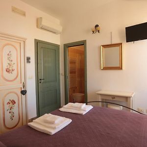 Camera con letto king size
